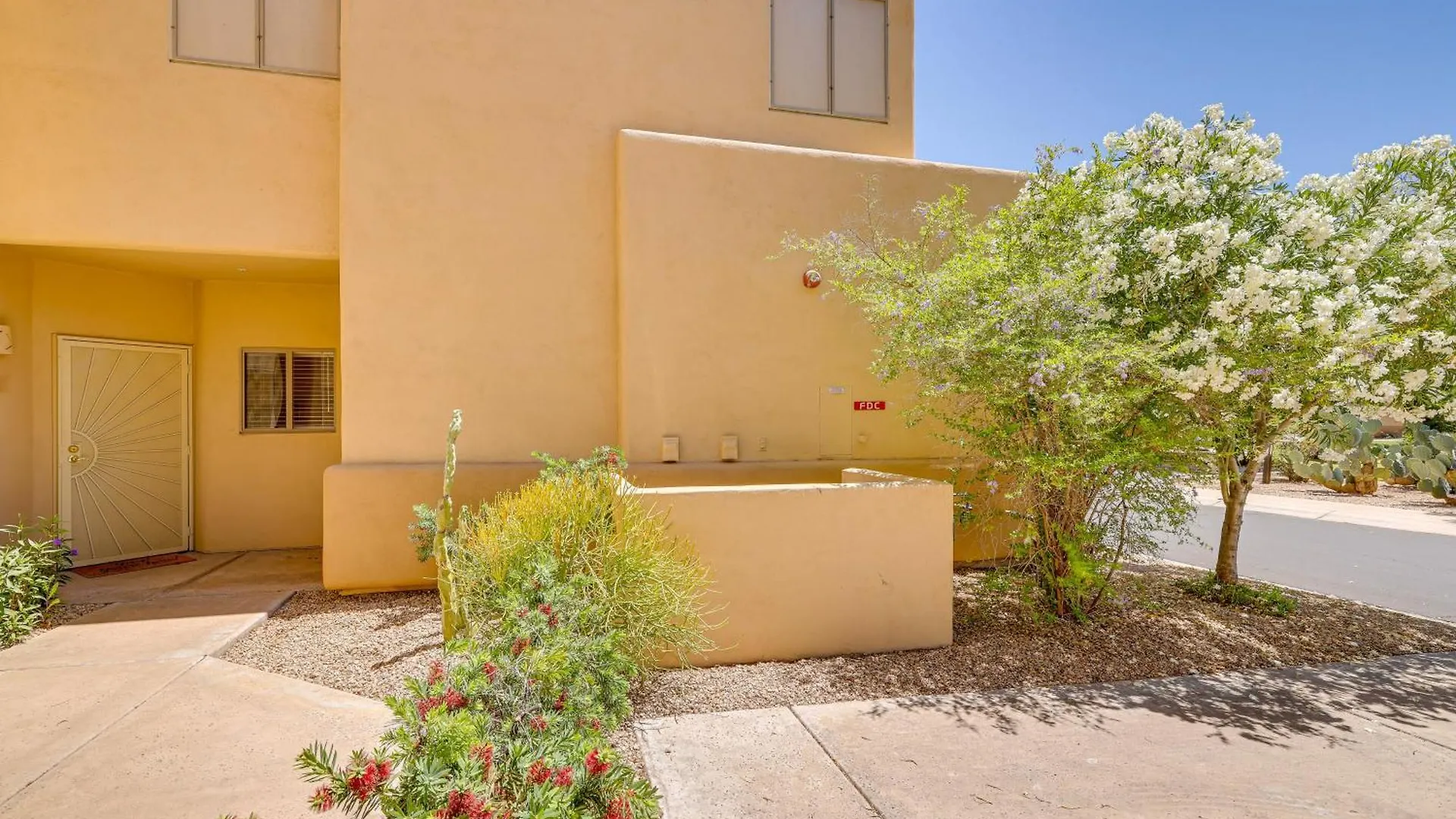 Holiday home Chic Scottsdale Townhome With Patio And Pool Access!