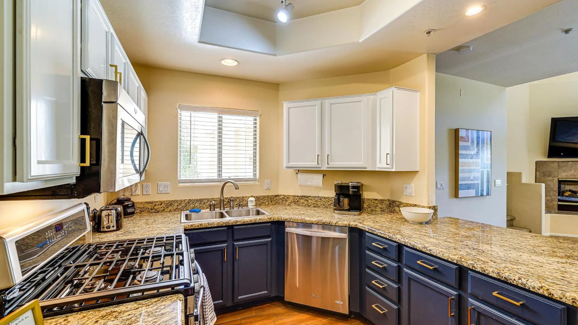 Chic Scottsdale Townhome With Patio And Pool Access! Holiday home