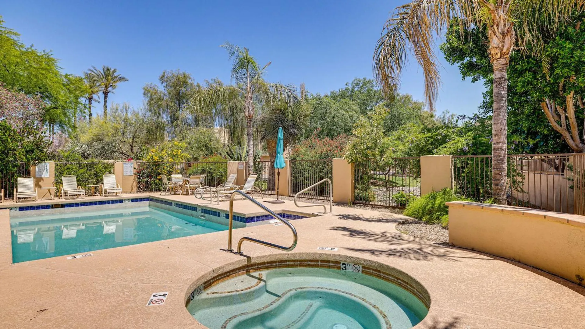 Chic Scottsdale Townhome With Patio And Pool Access!