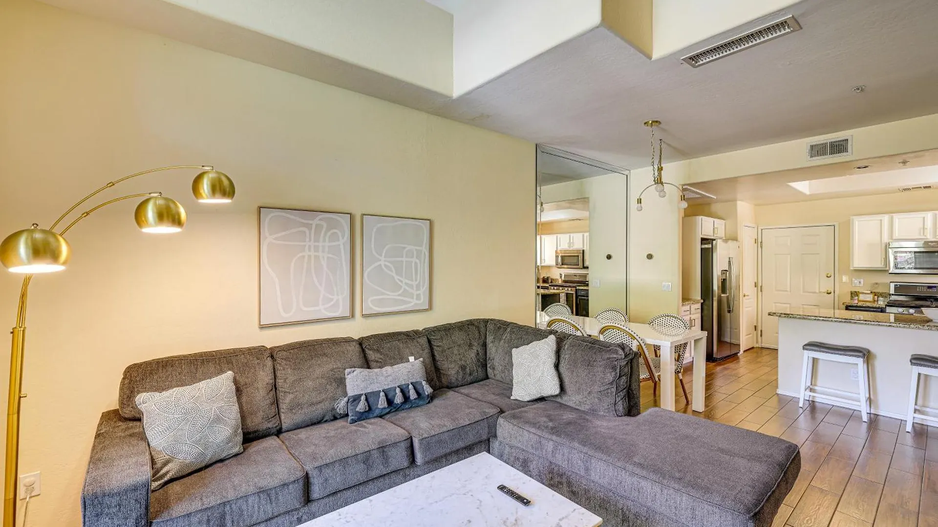 Holiday home Chic Scottsdale Townhome With Patio And Pool Access!