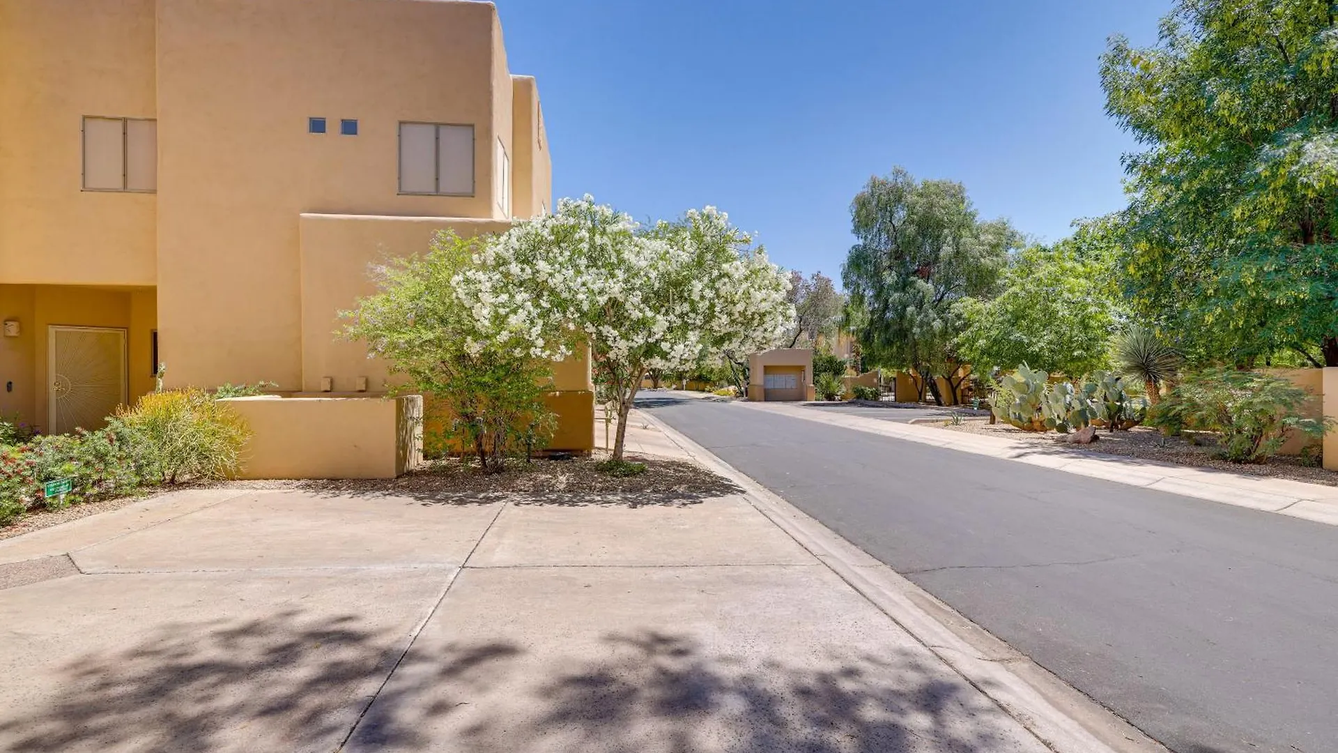 Chic Scottsdale Townhome With Patio And Pool Access! United States