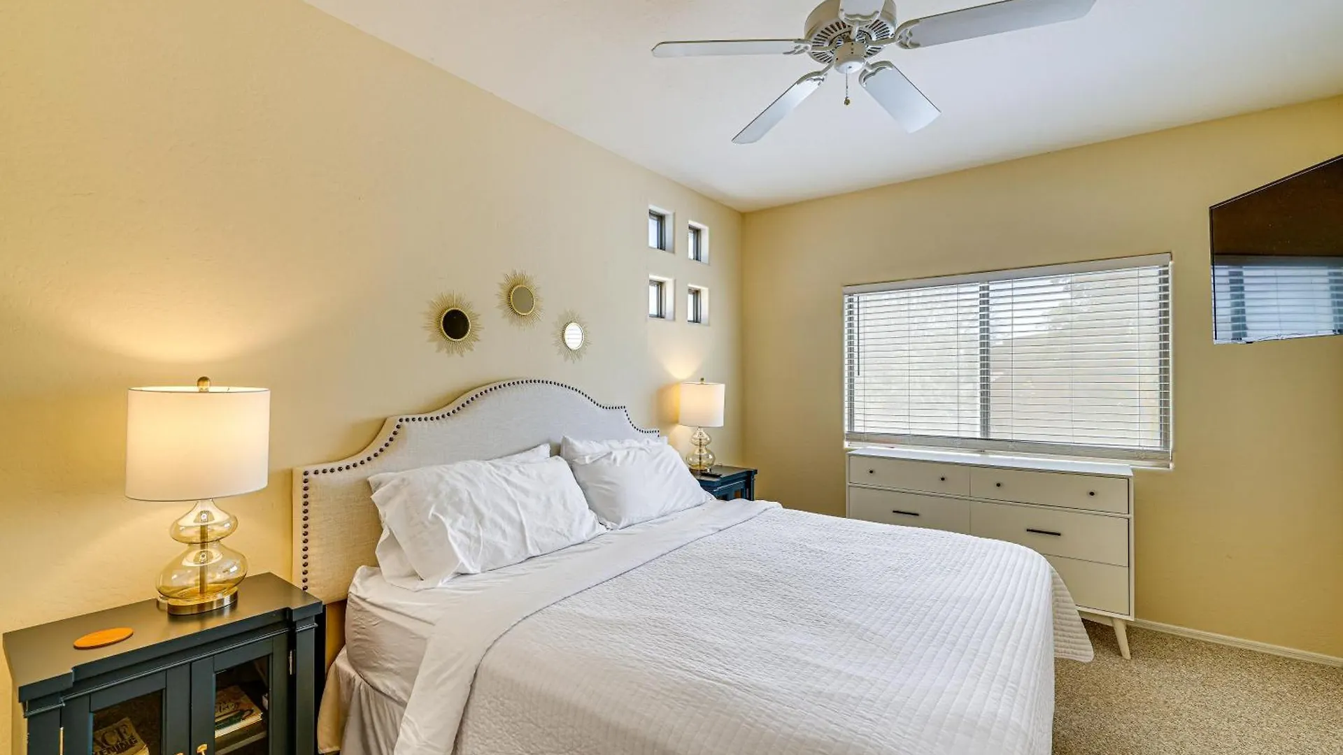 Chic Scottsdale Townhome With Patio And Pool Access! Holiday home